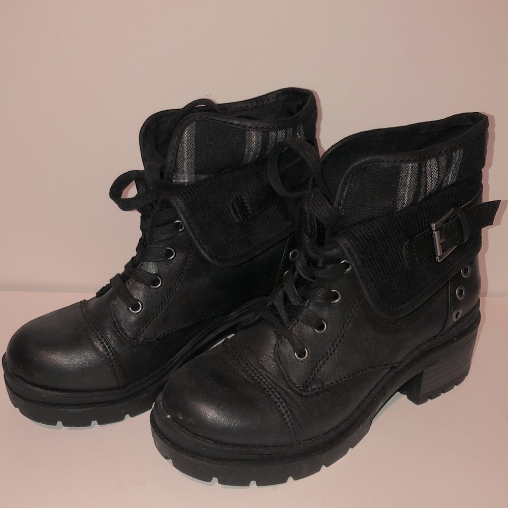 Heeled ankle combat boots; women’s size 6